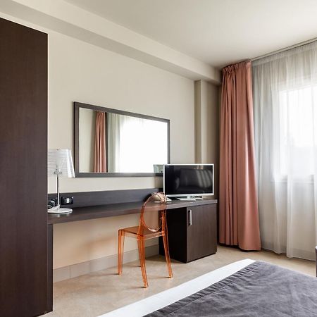 Anusca Palace Hotel Кастел Сан Пиетро Терме Екстериор снимка