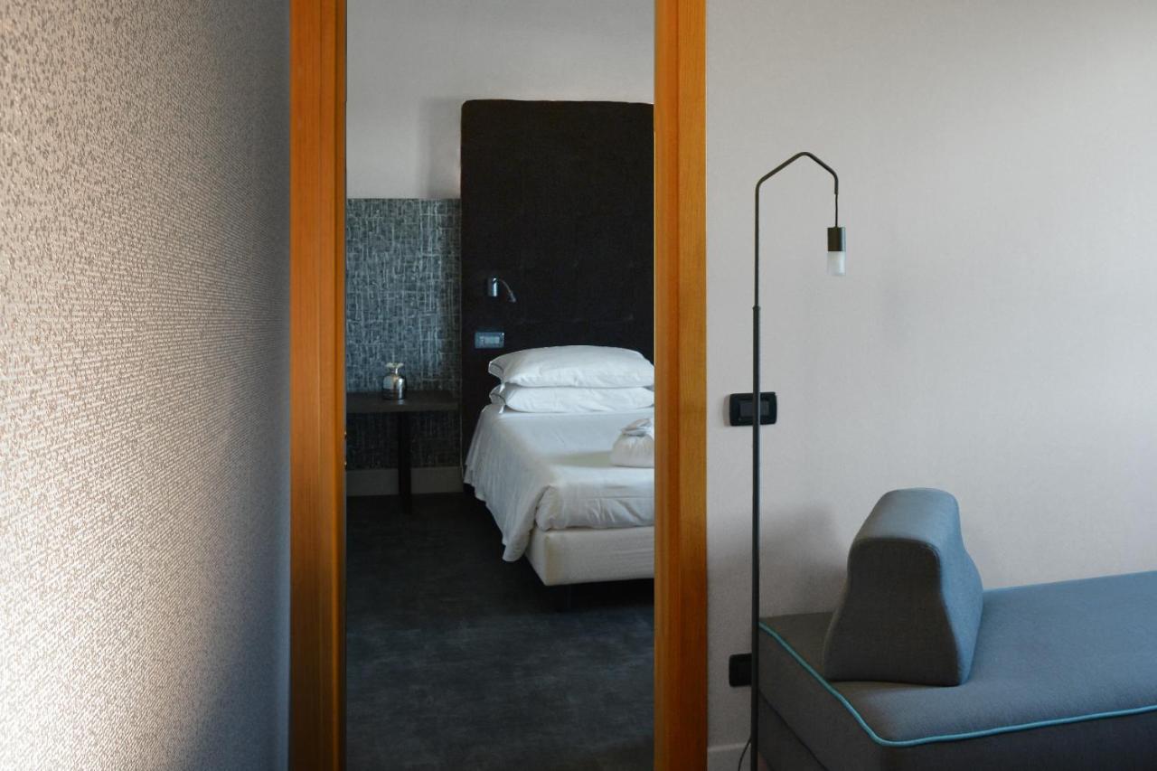 Anusca Palace Hotel Кастел Сан Пиетро Терме Екстериор снимка