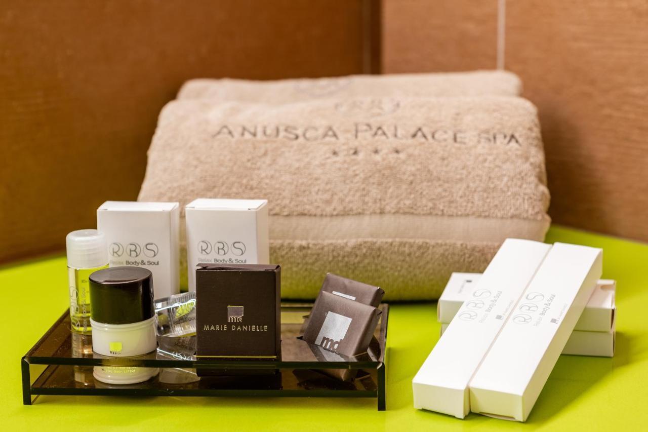 Anusca Palace Hotel Кастел Сан Пиетро Терме Екстериор снимка