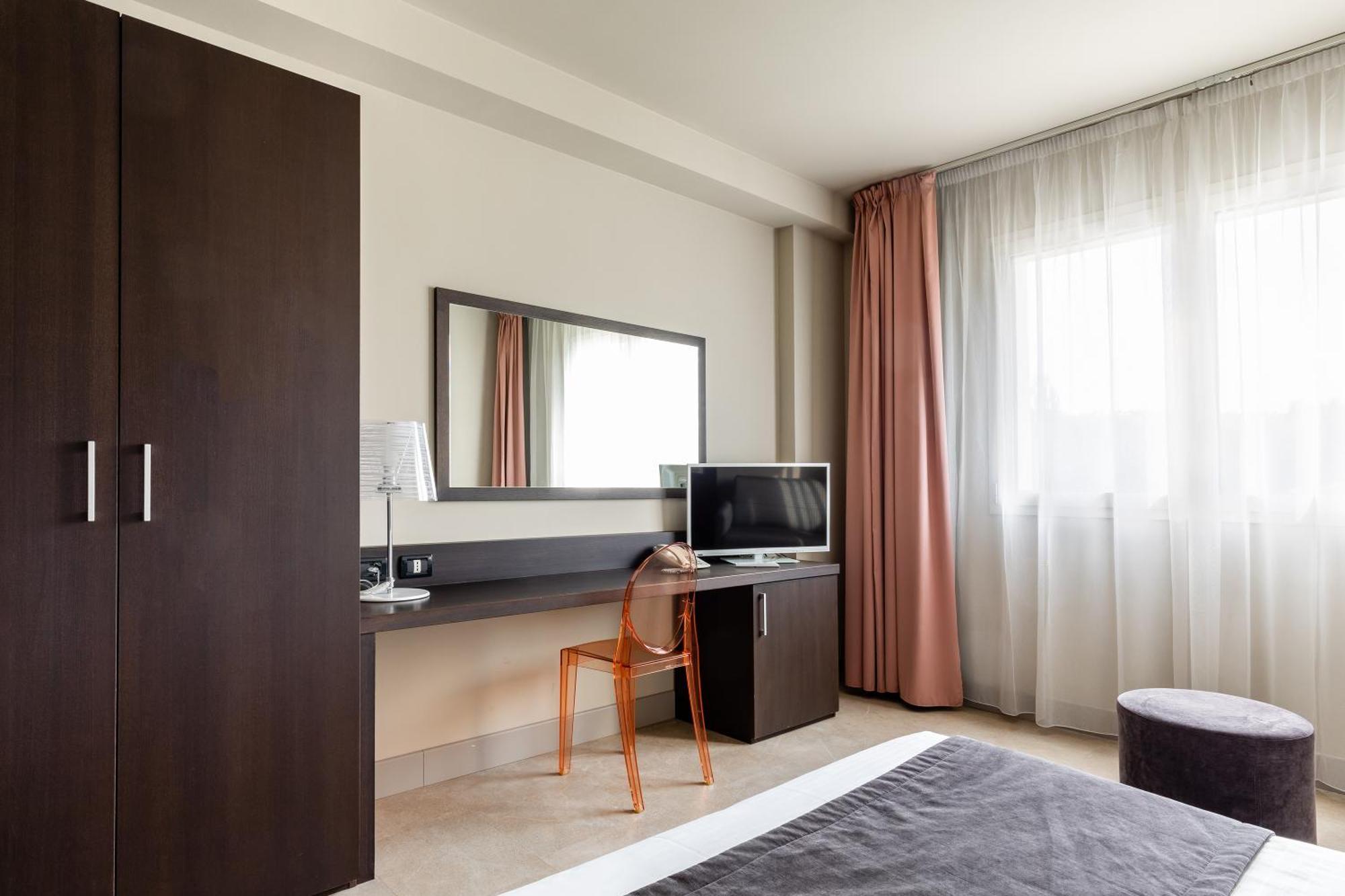 Anusca Palace Hotel Кастел Сан Пиетро Терме Екстериор снимка
