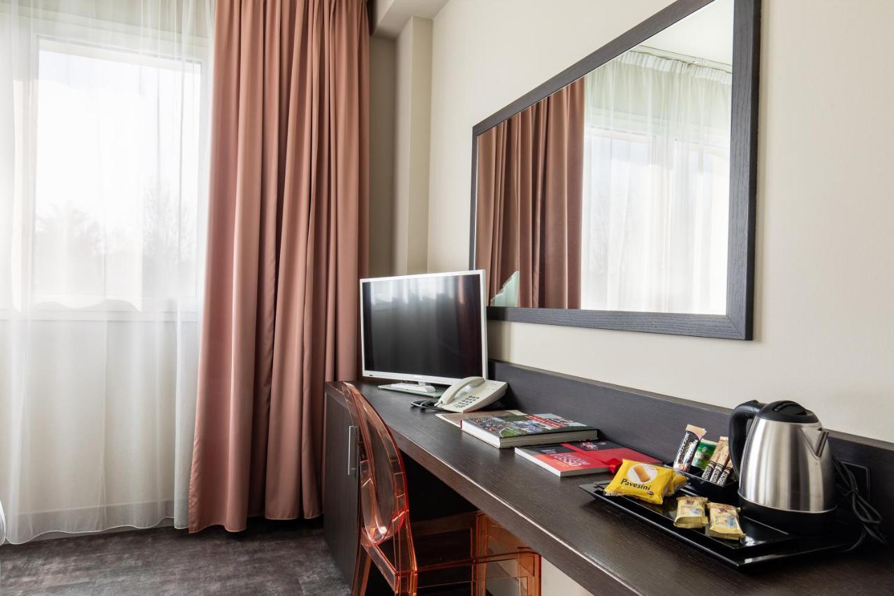 Anusca Palace Hotel Кастел Сан Пиетро Терме Екстериор снимка