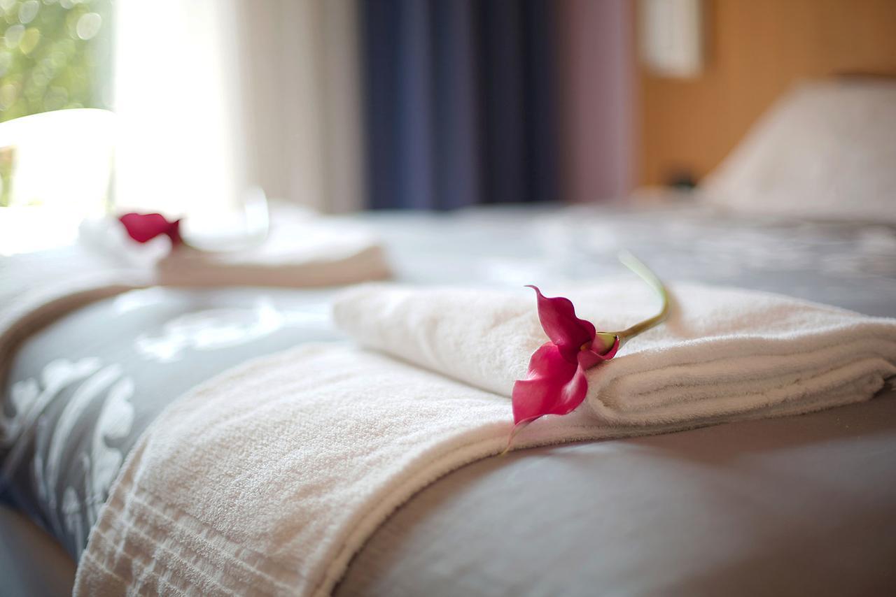 Anusca Palace Hotel Кастел Сан Пиетро Терме Екстериор снимка